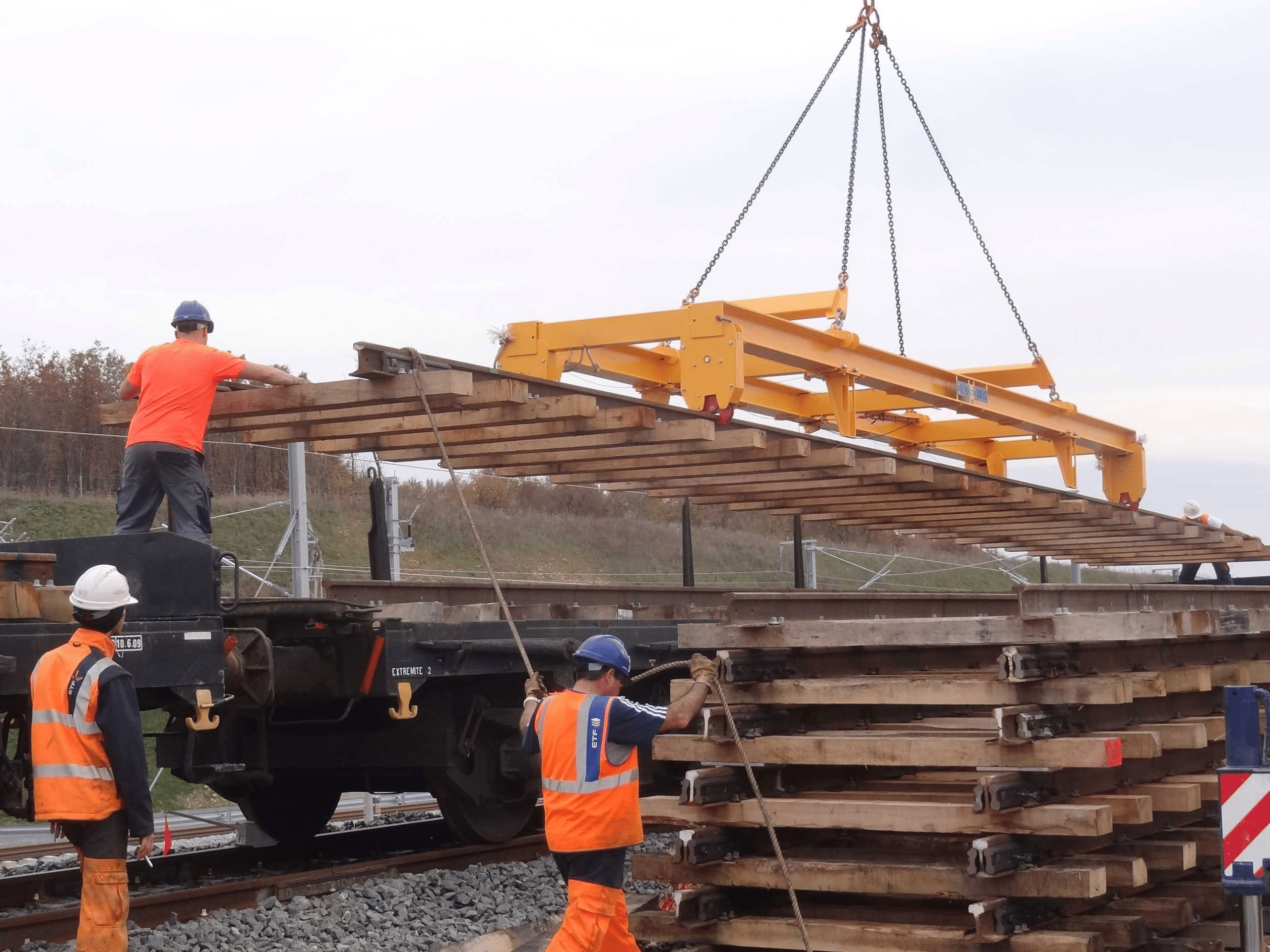 Palonnier de manutention de panneaux de voie conçu et fabriqué par CIPAL